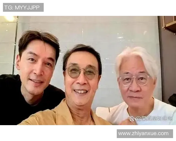 中国网红与足球明星亲密合影引发热议网友纷纷点赞分享不容错过的精彩瞬间