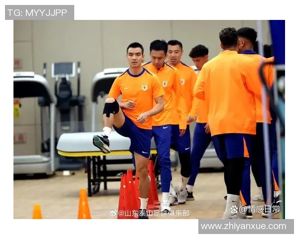 健身房里的足球巨星揭秘他们如何保持巅峰状态与强大体能