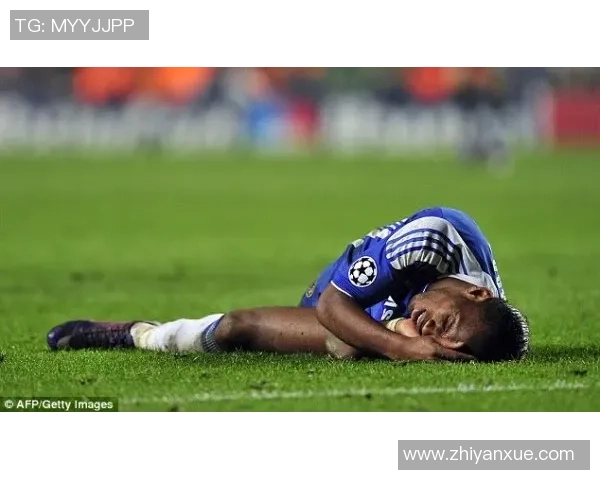 足球明星假摔行为大揭露 模仿动作背后的心理与技巧分析